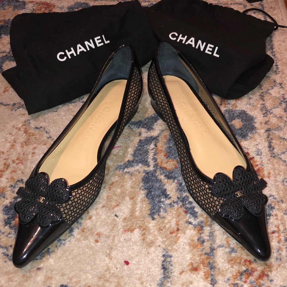 black and cream Chanel flats, size 37